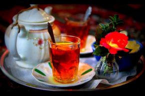 آداب مهمانی رفتن و مهمانی دادن در «صبح صبا» آداب مهمانی رفتن و مهمانی دادن در «صبح صبا»