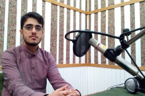 آشنایی با یک جوان طنزپرداز در رادیو صبا آشنایی با یک جوان طنزپرداز در رادیو صبا