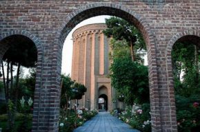 معرفی برج طغرل تهران در «دور دنیا در ۱۵ دقیقه» رادیو صبا