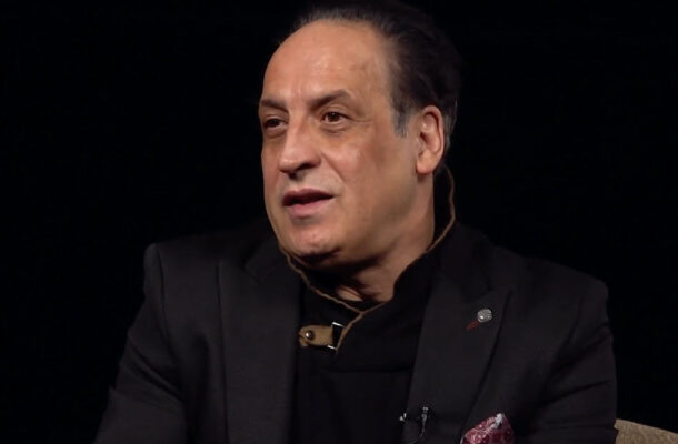 واکنش بهمن هاشمی به حرکات عجیبش در برنامه‌های تلویزیونی (فیلم)