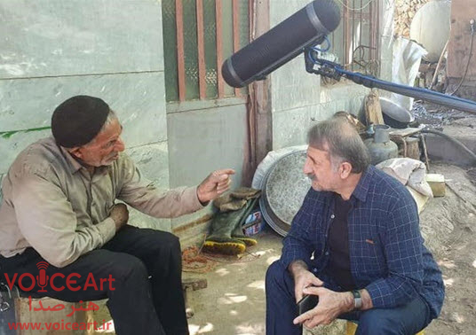 مهران رجبی و جعفر دهقان مجری برنامه نوروزی به میزبانی خانواده شهدا شدند