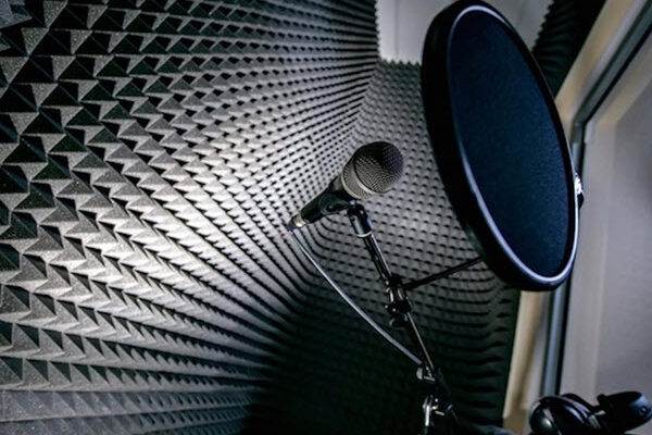 تفاوت گویندگی و دوبله؛ دو مسیر متفاوت در دنیای صدا