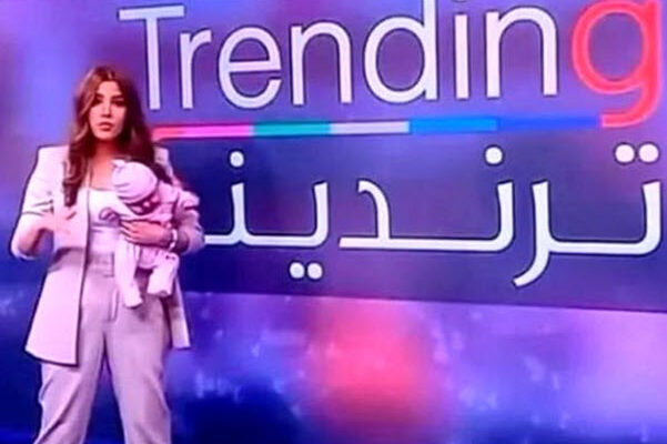 خانم مجری با نوزادش در پخش مستقیم برنامه حاضر شد