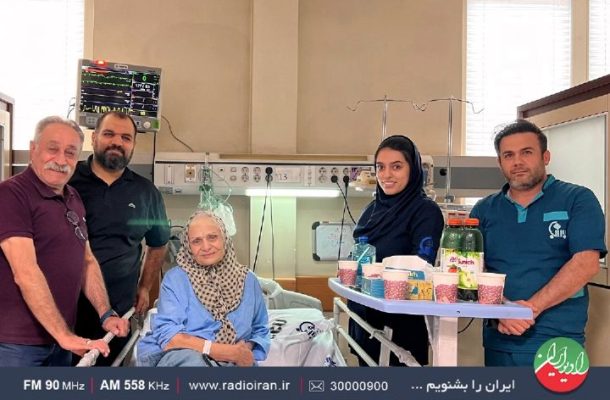 عیادت اهالی رادیو از قصه گوی «شب بخیر كوچولو» عیادت اهالی رادیو از قصه گوی «شب بخیر كوچولو»