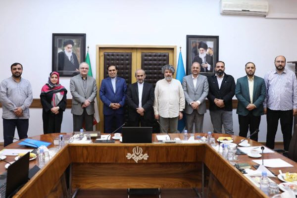 تقدیر از مجریان میزگردهای انتخاباتی تلویزیون تقدیر از مجریان میزگردهای انتخاباتی تلویزیون