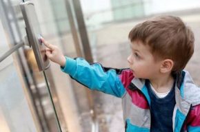 ایمنی و امنیت كودكان در آپارتمان نشینی در «خانواده مبارك» رادیو صبا ایمنی و امنیت كودكان در آپارتمان نشینی در «خانواده مبارك» رادیو صبا