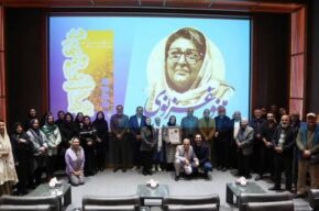 اعطای نشان درجه یک هنری به «مینو غزنوی» اعطای نشان درجه یک هنری به «مینو غزنوی»