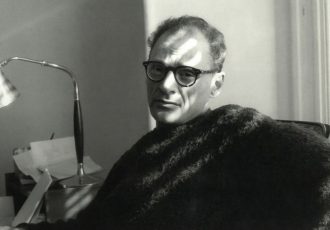 بررسی «مرگ فروشنده» آرتور میلر در نبض کتاب رادیو نمایش بررسی «مرگ فروشنده» آرتور میلر در نبض کتاب رادیو نمایش